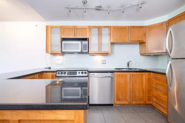 Vancouver, BC V6B 5X6,930 Cambie ST #801