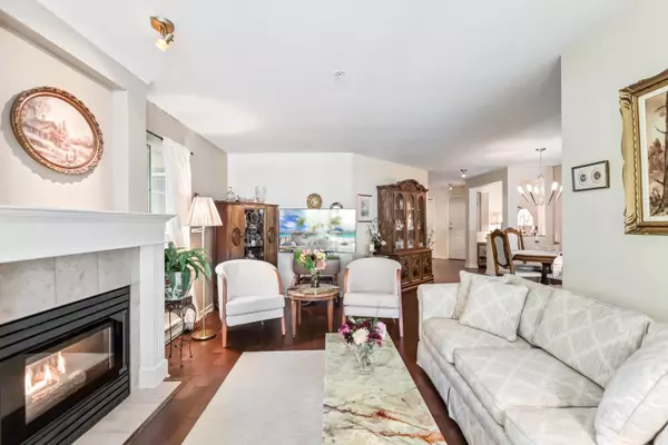 Surrey, BC V4A 9T4,15155 22 AVE #304