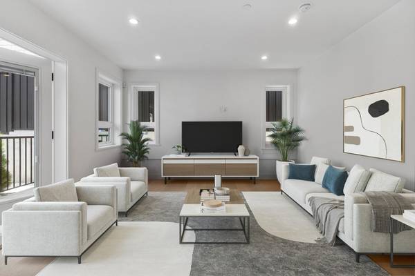 2020 E 4th AVE, Vancouver, BC V5N 1K4
