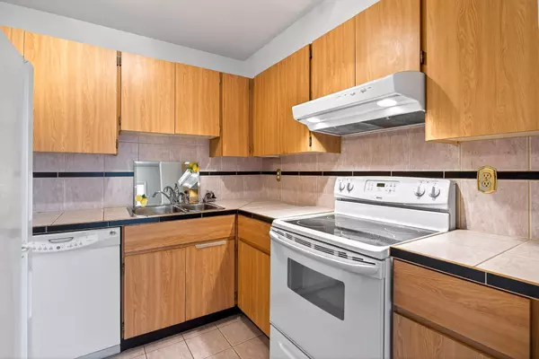 Coquitlam, BC V3J 1P1,615 North RD #305