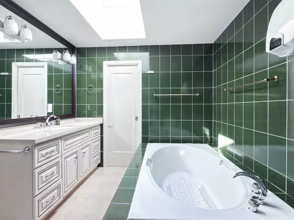 4409 Angus DR Vancouver, BC V6J 4J2