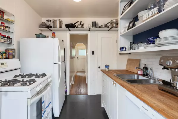 Vancouver, BC V6J 3W4,1325/27 Laburnum ST