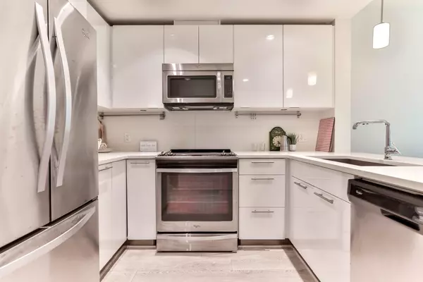 North Vancouver, BC V7M 0E4,723 W 3rd ST #527