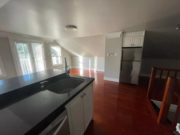 Burnaby, BC V3N 3C1,7505 Kingsway