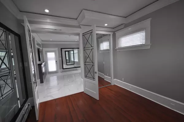 Burnaby, BC V3N 3C1,7505 Kingsway