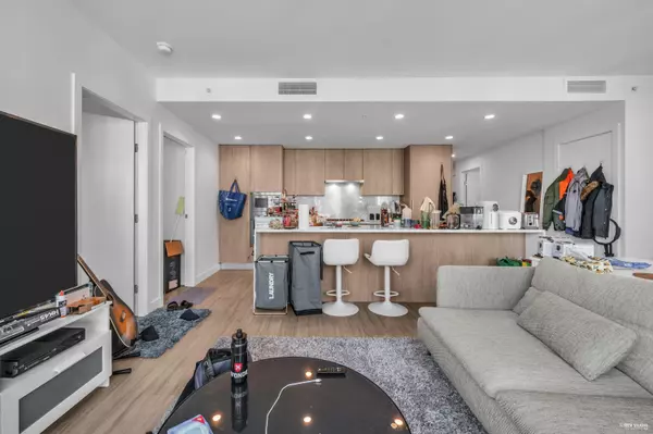 Burnaby, BC V5H 0K7,6398 Silver AVE #301