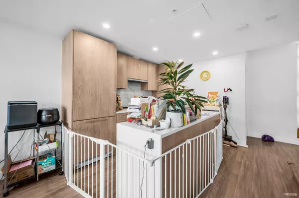 6398 Silver AVE #TH1 Burnaby, BC V5H 0K7