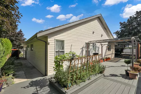 5451 Cedarcreek DR Chilliwack, BC V2R 5K4