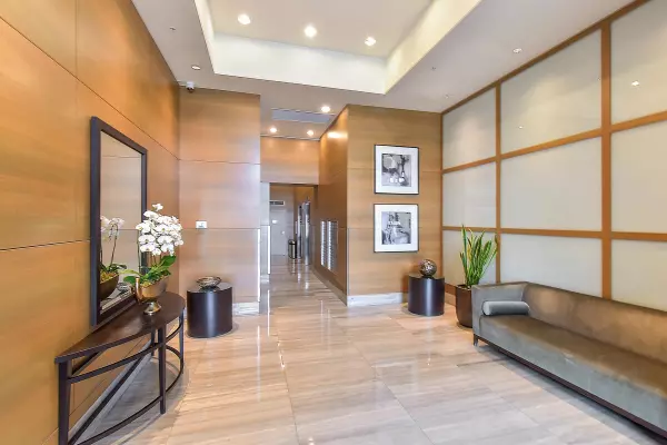 White Rock, BC V4B 0A3,15152 Russell AVE #1207