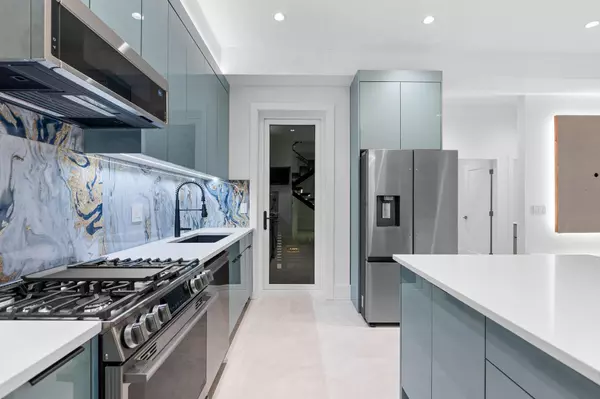 Coquitlam, BC V3K 2P1,1204 Hammond AVE #102