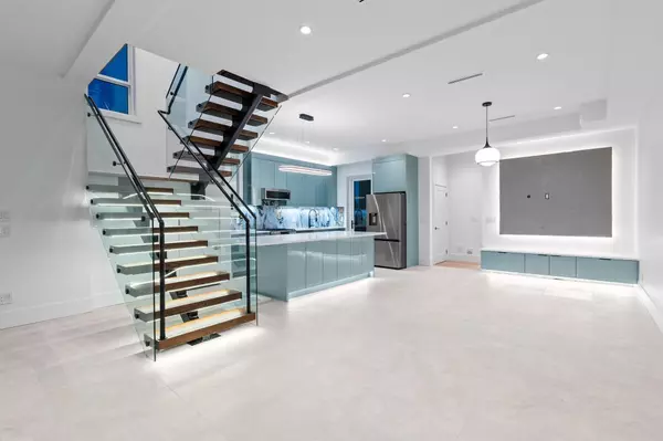 Coquitlam, BC V3K 2P1,1204 Hammond AVE #102