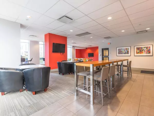 13325 102a AVE #802 Surrey, BC V3T 0J5