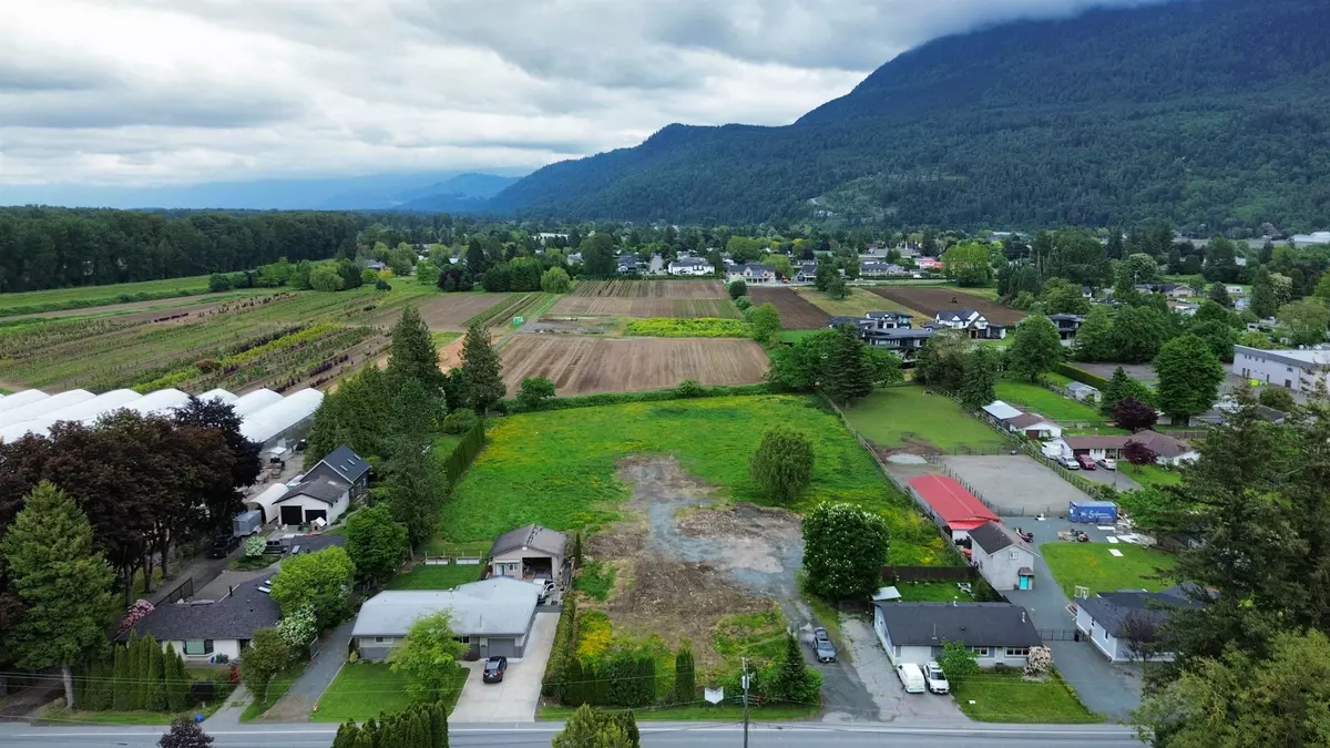 Chilliwack, BC V2R 5E8,4524 No 3 RD #1