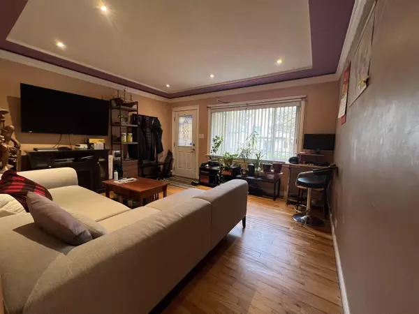 Vancouver, BC V5K 2X6,3438 Napier ST