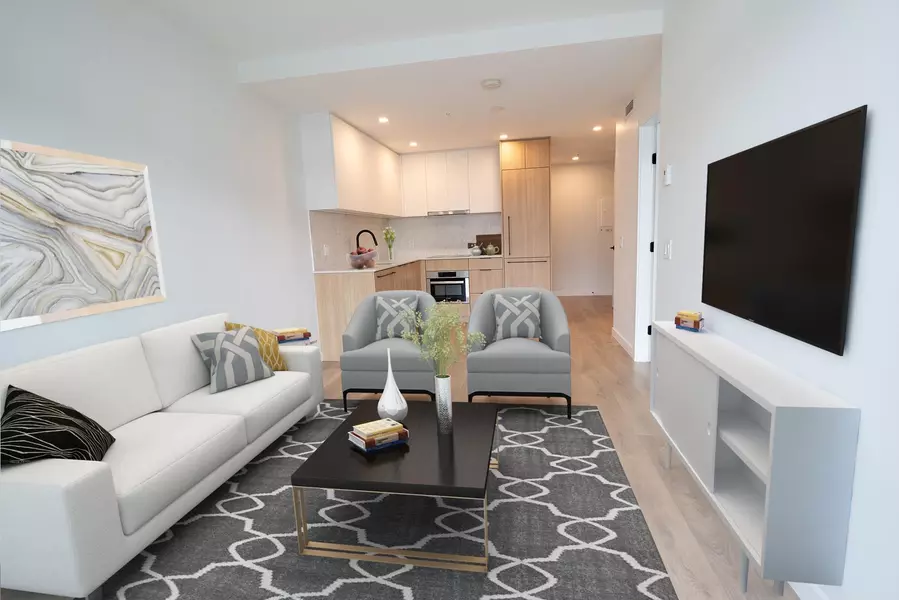13685 102 AVE #912, Surrey, BC V3T 1N7