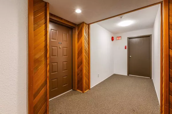 Surrey, BC V4B 3T7,1520 Vidal ST #212