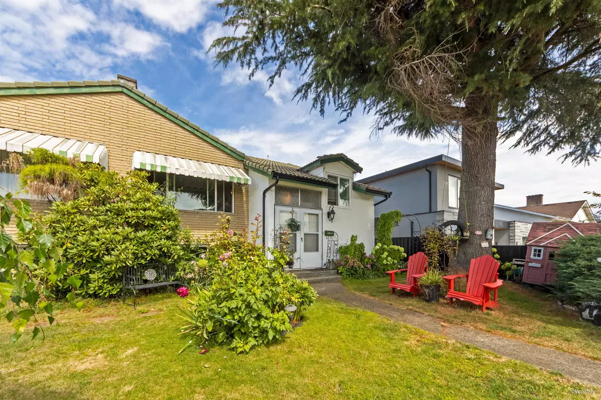 Burnaby, BC V5B 2M7,6593 Lochdale ST