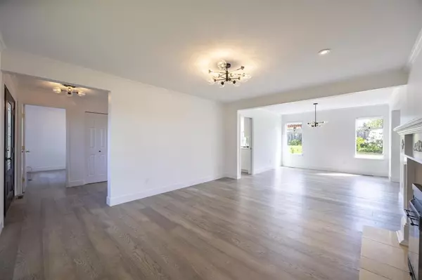 Surrey, BC V4A 8R2,1032 164 ST