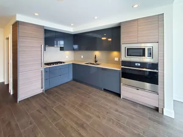 Vancouver, BC V5S 0E3,3438 Sawmill CRES #507