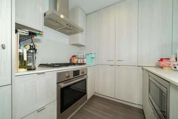 2311 Beta AVE #1702 Burnaby, BC V5C 0M1