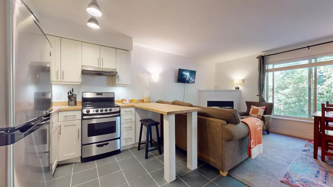 3070 Hillcrest DR #101, Whistler, BC V8E 0V1