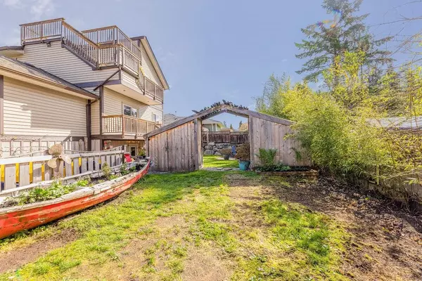 Sechelt, BC V7Z 0R8,6391 Oracle RD