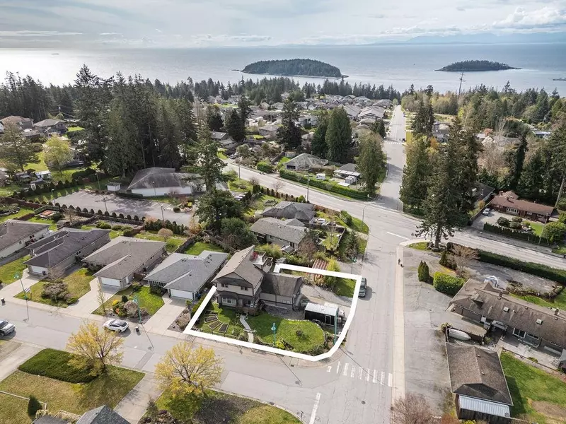 6391 Oracle RD, Sechelt, BC V7Z 0R8