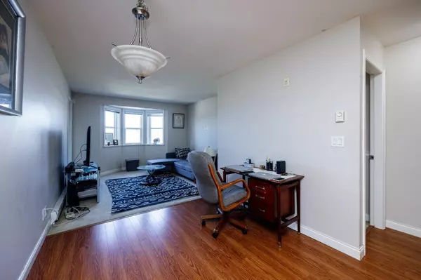 Langley, BC V3A 3X6,19774 56 AVE #202