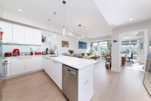 North Vancouver, BC V7P 2Y4,1591 Bowser AVE #205