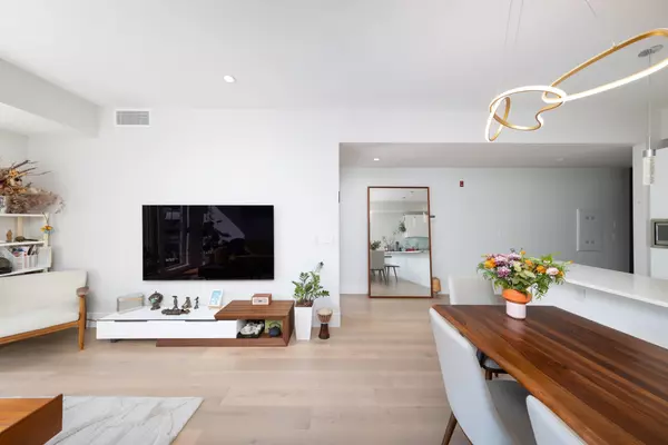 North Vancouver, BC V7P 2Y4,1591 Bowser AVE #205