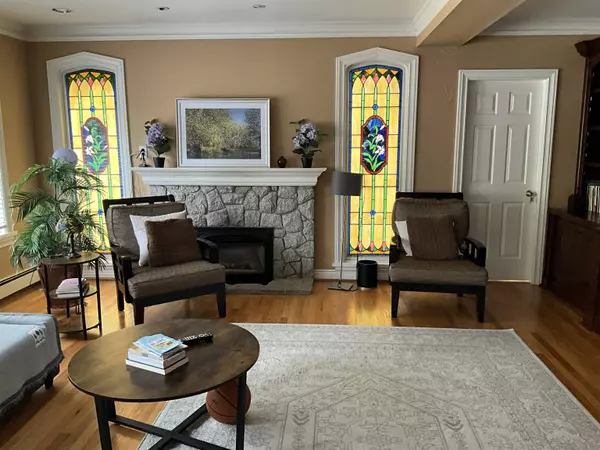 1667 W 40th AVE Vancouver, BC V6M 1W1