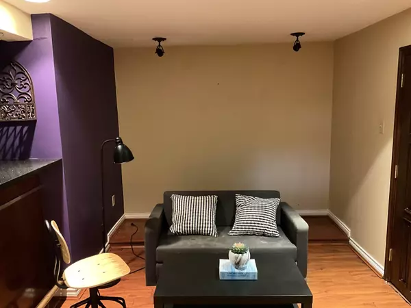 1667 W 40th AVE Vancouver, BC V6M 1W1