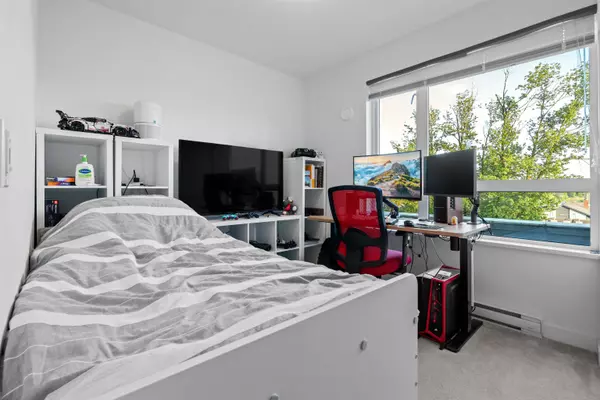 Surrey, BC V3T 0M9,13963 105 BLVD #525