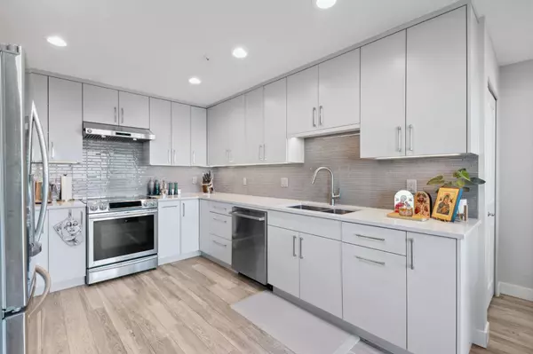 West Vancouver, BC V7S 4W1,3131 Deer Ridge DR #302