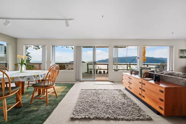 West Vancouver, BC V7W 1V5,5834 Eagle IS