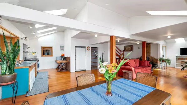 476 Marine DR Mayne Island, BC V0N 2J2