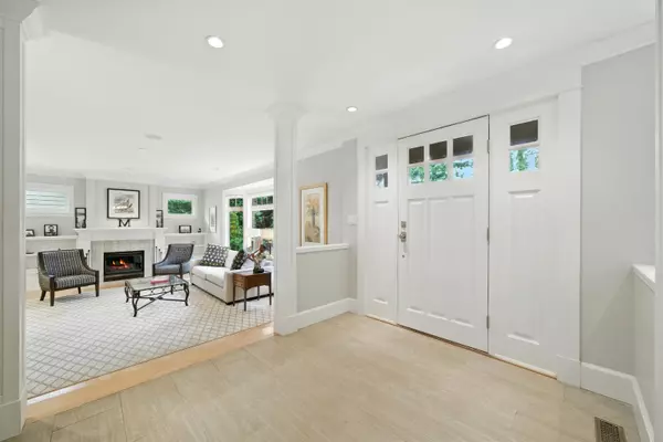 West Vancouver, BC V7W 2Y5,5211 Timberfeild RD