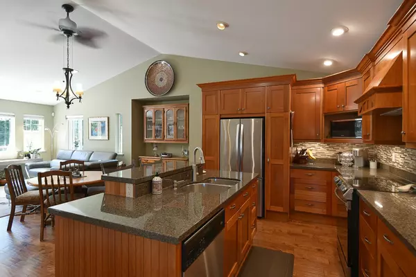 Sechelt, BC V7Z 0N6,6331 Samron RD