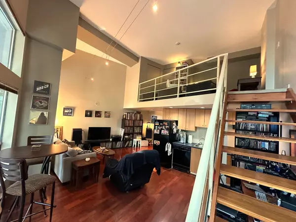 Vancouver, BC V6B 6L6,933 Seymour ST #217