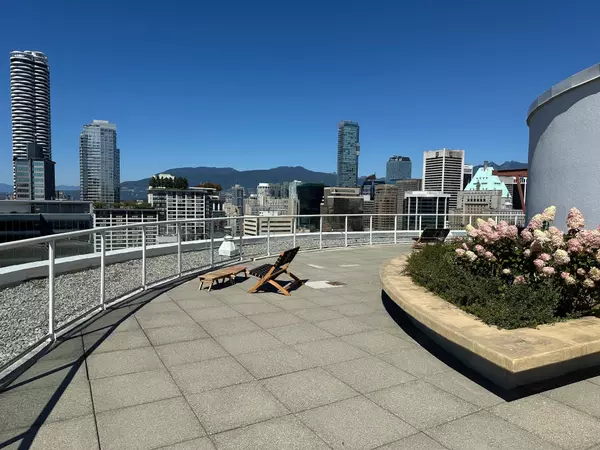 Vancouver, BC V6B 6L6,933 Seymour ST #217