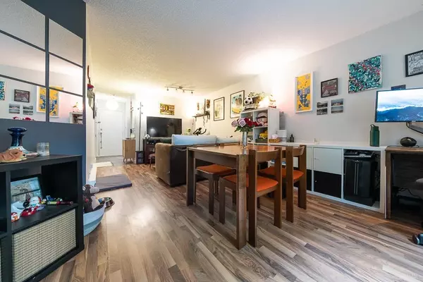 Vancouver, BC V6E 4E4,1345 Comox ST #209