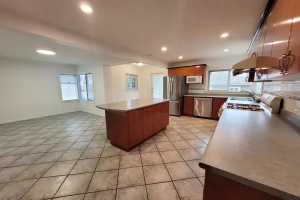 Vancouver, BC V6P 1W4,1467 W 58th AVE