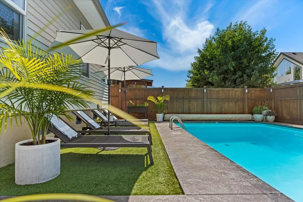 Chilliwack, BC V2R 5T1,6819 School LN