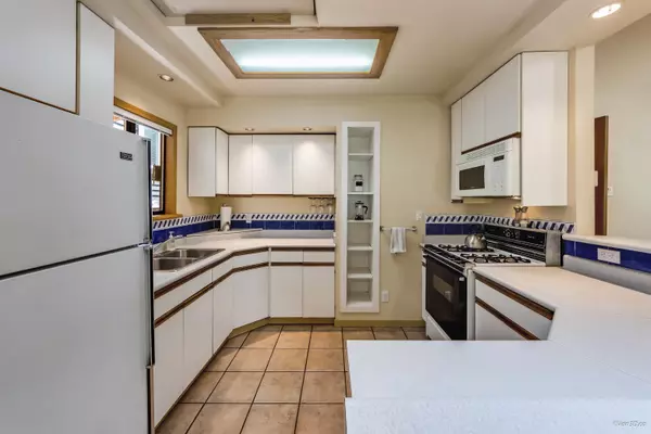 North Vancouver, BC V7G 1K3,4585 Raeburn ST