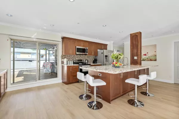 Port Coquitlam, BC V3C 1V9,2345 Central AVE #401