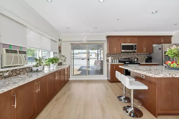 Port Coquitlam, BC V3C 1V9,2345 Central AVE #401