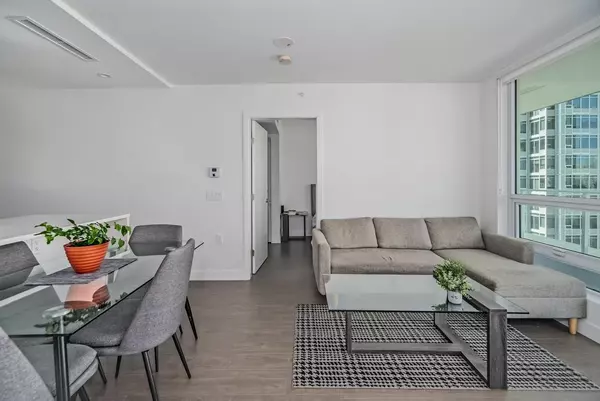 Richmond, BC V6Y 0L6,6328 No. 3 RD #819