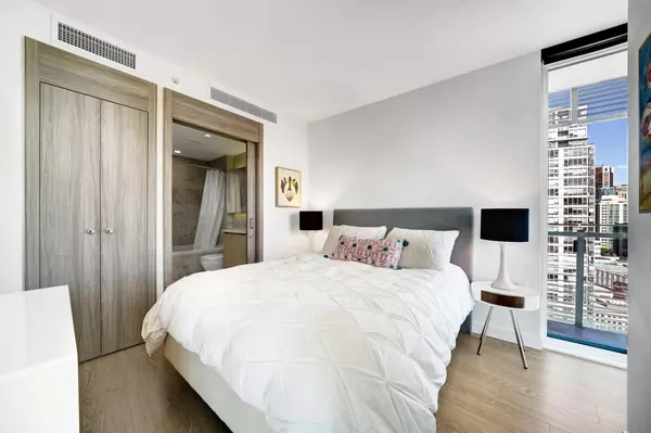 89 Nelson ST #2006 Vancouver, BC V6Z 0E7