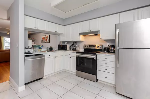 Surrey, BC V3W 1K2,13713 72a AVE #20