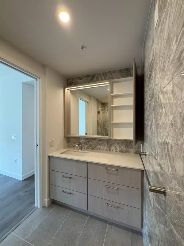 Burnaby, BC V5H 0L3,6468 Willingdon AVE #1006